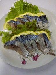 【ふるさと納税】ゴマサバのしめ鯖（半身×2枚）魚介 フィレ 〆サバ さば寿司 惣菜 冷凍刺身 しめさば【R00323】