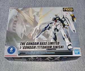 【送料無料】RG 1/144 ガンダムベース限定 νガンダム[チタニウムフィニッシュ] 機動戦士ガンダム 逆襲のシャア