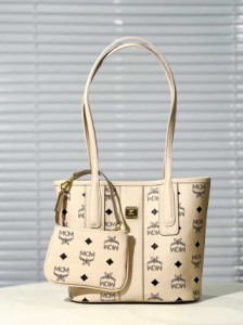 MCM エム シー エム レターズバッグ ショルダーバッグ ベージュ