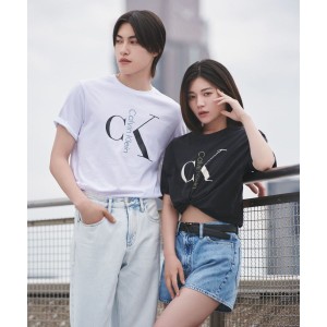 カルバン・クライン（Calvin Klein）/ショートスリーブ テクストモノグラム クルーネックTシャツ