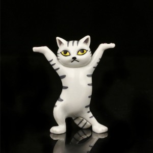 踊るかわいい猫フィギュア飾り卓上彫刻装飾グレー