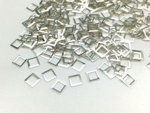 メタルパーツ シルバー 四角 4mm 20個 レジン ネイル 材料 パーツ 素材