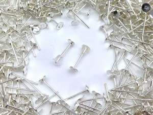 (皿のサイズ)4mm ピアス ホワイトシルバー 平皿タイプ×シリコンキャッチセット 20個 (10ペア) アクセサリーパーツ 材料 素材