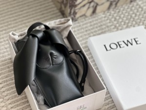 Loewe ロエベ  うさぎの携帯ケース