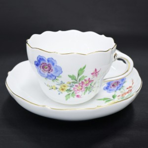 （未使用　展示品）マイセン Meissen ベーシック フラワー 三つ花 アネモネ カップ ソーサー 食器 陶磁器 ホワイト 白