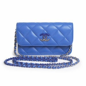 （新品・未使用品）シャネル CHANEL フラップ フォーン ケース チェーン ショルダーバッグ 斜め掛け ラムスキン レザー ブルー 青 シルバ