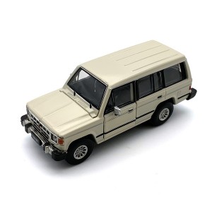 ビーエムクリエイションズ 三菱 パジェロ 1st Gen 1983 アイボリー LHD 1/64 ミニカー