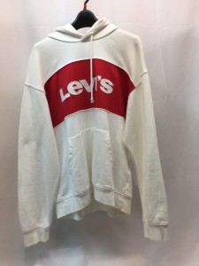 【古着】【LEVIS】　リーバイス　デカロゴパーカー　サイズS　ホワイト　リーバイスロゴ　プルオーバー　メンズ　古着　アメカジ／トップ