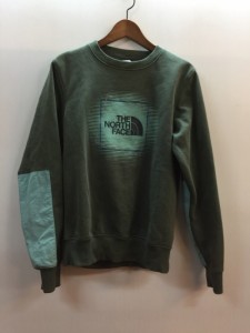 【古着】【THE NORTH FACE】　ザノースフェイス　ロゴスウェット　サイズXS　カーキ　エルボーパッチ　メンズ　古着　アウトドア／トップ