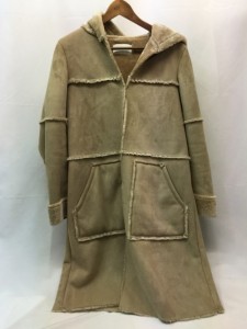 【古着】【MOUSSY】　マウジー　フェイクムートンジャケット　ダッフル　ホック留め　サイズ1　ベージュ　フード付き　レディース　古着 