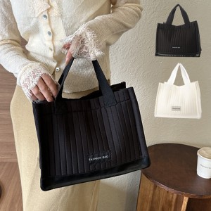 トートバッグ ランチバッグ バッグ キルティング 布 小さい 鞄 レディース ブラック ホワイト SALE セール