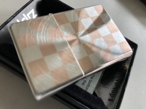 ジッポー2014 Zippo BottomzUp ボトムズアップ天板刻印「スピンチェック」銀シルバーピンク Spin-Check SV-RP新品