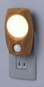 （まとめ買い）ELPA LEDセンサー付ライト 木目温白 PM-LW200(L) 〔×3〕
