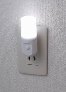 （まとめ買い）ELPA LEDスイッチ付ライト PM-LSW1(W) 〔×3〕