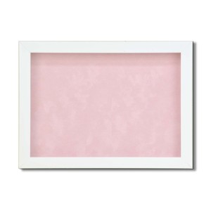 〔ピンバッチ・缶バッチを飾れる額〕壁掛け・スタンド付 紫外線やほこりや劣化から防ぐ B5（284×209mm） ピンク
