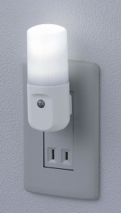 ELPA LEDセンサー付ライト PM-L160(W)
