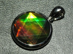 アンモライト 六芒星ペンダント アンモライト 六芒星ペンダント 原石 ammolite ペンダント ネックレス 六芒星 アンモナイト 化石 化石宝