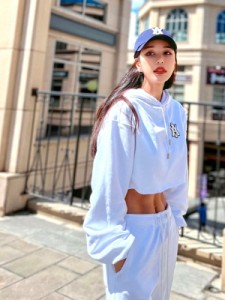 ACME' DE LA VIE ADLV アクメドラビ LISA パーカー レディース ダンス ショート丈 LOGO EMBLEM PATCH CROP HOODIE BLACKPINK ブラックピ