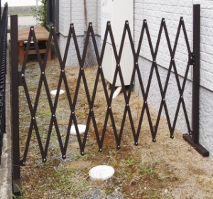 簡単設置 アルミフェンス ガレージ 屋外 フェンス アルミ製  フェンス ゲート 黒 ブラック 伸縮フェンス