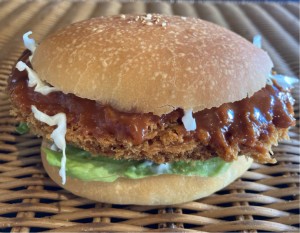 【Bigとんかつバーガー】ガッツリ大きなローストンカツを丸ごと一枚挟んだハンバーガー