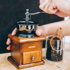 コーヒーミル 手挽き 手動 セラミック製 臼式 ハリオ コーヒーミル スタンダード