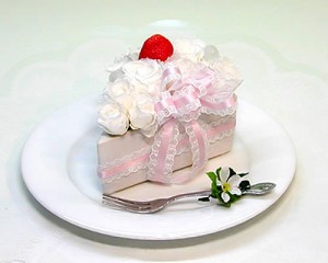 プリザーブドフラワー イチゴショートケーキ 送料無料 花 アレンジメント プレゼント ギフト 贈り物 フラワーギフト 誕生日 結婚記念日 