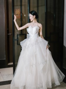 新作 ウェディングドレス  Aライン ビスチェ 白 花嫁 結婚式 撮影 大きいサイズ オーダーサイズ可 グローブ パニエ ベール付 H003a