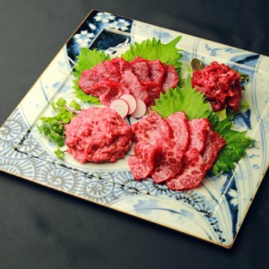 送料無料 熊本 「千興ファーム」 鮮馬刺しバラエティ4種セット 220g / 馬肉 お取り寄せ 通販 お土産 お祝い プレゼント ギフト おすすめ 