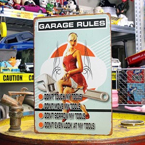 看板 サインプレート サインボード アメリカン ガレージ ピンナップガール セクシー 男前インテリア GARAGE RULES サイズS＿SP-Z0401-FEE