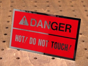 ステッカー 車 バイク アメリカン インテリア サイン 表示 案内 危険 DANGER 注意 警告 「危険、熱いから触るな！」＿SC-2754-TMS