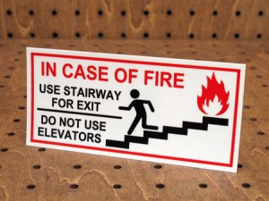 ステッカー アメリカン インテリア サイン 表示 案内 注意 「火事の際は非常階段を利用してください」＿SC-PS21-LFS