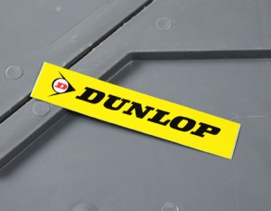 ダンロップ ステッカー 車 アメリカン おしゃれ バイク ヘルメット かっこいい タイヤ DUNLOP イエロー サイズS＿SC-R997-TMS