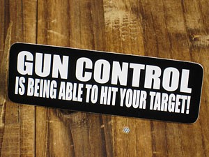 ステッカー ヘルメット 車 アメリカン バイク GUN CONTROL IS ... 銃規制とは狙った相手のみを的確に撃つことだ！＿SC-047-GEN