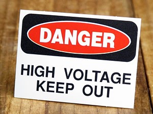 ステッカー アメリカン インテリア サイン 表示 案内 危険 DANGER 注意 警告 「危険、高圧電流につき立入り禁止」＿SC-MD006-SXW