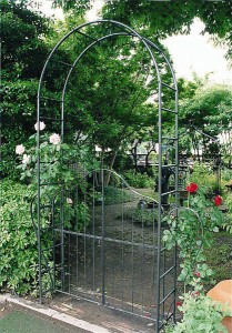 ガーデンアーチ門扉付1型 バラ アーチ ガーデンファニチャー 園芸用品 つる植物・ばらの誘引