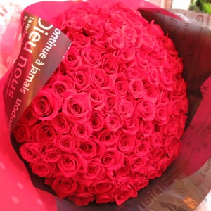 プロポーズ　花　赤バラ　108本　プリザーブドフラワー　赤バラ　花束　赤バラ108本使用　プリザーブドフラワー　花束　枯れずにいつまで