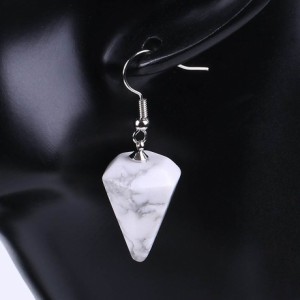 ピラミッドドロップ ホワイトターコイズ ステンレスピアス 1個販売 白色 トルコ石 ハウライト ヒーリングストーン 天然石風 ダイヤモンド