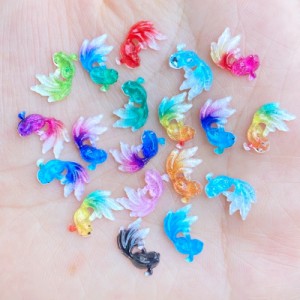 7mmx11mm カラフル金魚アクリルパーツ/10個アソート 魚 きんぎょ キンギョ フィッシュ 人気 クラフト用 DIY用 爪 メンズ レディース フラ