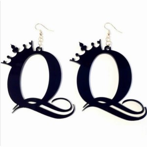 Qeenステンレスピアス/1個販売 アルファベット 英語 メッセージ Q サージカルステンレス 面白 オモシロピアス 個性 おもちゃ メンズ レデ