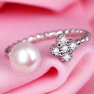 フリーサイズ 指輪 パール リング 真珠 計0.08カラット クローバー プレゼント 女性 レディース プラチナ仕上げ シルバー アクセサリー 