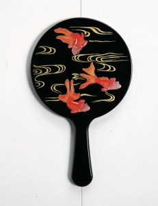 蒔絵 漆芸 手鏡 金魚 黒 ミラー 鏡 和 和柄 海外出張 日本のお土産 女性 母の日