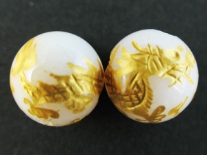 龍 白玉（ネフライト）手彫り玉・金色入り 14mm 【彫刻 一粒売りビーズ】 天然石 風水 パワーストーン