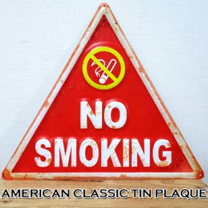 ブリキ看板 おしゃれ NO SMOKING アンティーク ガレージ プレート 三角 ユニーク 壁飾り ビンテージ アメリカン 雑貨 かわいい