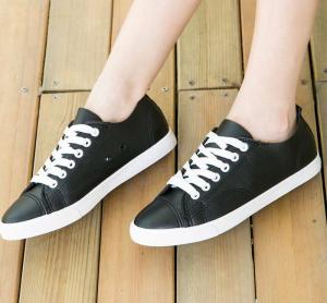 スニーカー レディース 白 ブランド レザー 革 黒 歩きやすい おしゃれ 疲れない 幅広 軽い 軽量 ランニングシューズの通販はau Wowma ワウマ Lessism レスイズム 商品ロットナンバー