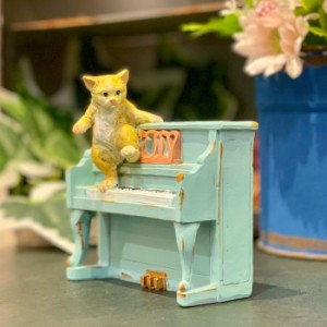 ピアノとネコ 猫ふんじゃった ミニチュアアニマル 小さな動物の世界 レトロ アンティーク風 置物 オブジェ インテリア ガーデニング プレ