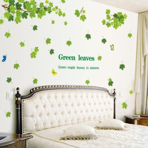 ウォールステッカー メイプルリーフと蝶々 壁シール 緑に彩る 秋の楓の葉 可愛い 英文字 寝室 自室に 綺麗な 自然 壁ステッカー
