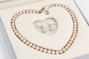 ピンクパール ネックレス 結婚式　冠婚葬祭用　本真珠ネックレス＆ピアスorイヤリングセット　7.5-8mm　ハートキーパーボックス付