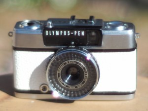 olympus フィルムカメラ OLYMPUS pen ee3 ホワイトカスタム イルミネーション フィルムカメラ データ化 【中古】【オーバーホール済】