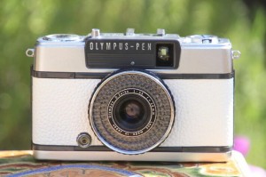 【中古】【オーバーホール済】フィルムカメラ Olympus Pen EE-3 ホワイトカスタム