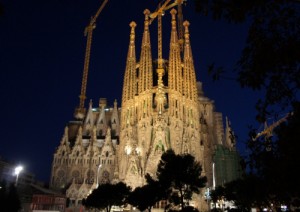 絵画風 壁紙ポスター サグラダ ファミリア 夜景 未完成の世界遺産 アントニオ ガウディ バルセロナ Sgfm 007a2 版 594mm 4mm の通販はau Wowma ワウマ レアルインターショップ Au Wowma 店 商品ロットナンバー